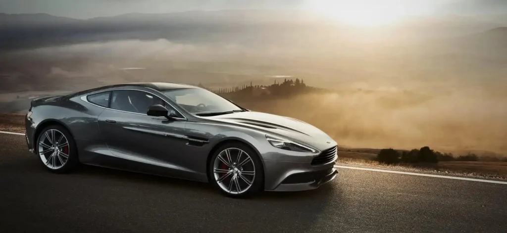 Équipe d'experts spécialisés dans les voitures exotiques et de luxe à Montréal.