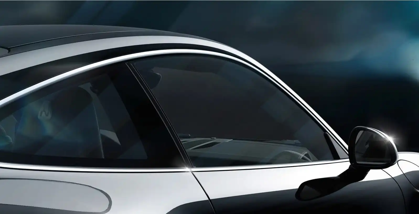 Expert technician performing windshield maintenance and installation at Vite Vitres Jacques in Montreal.